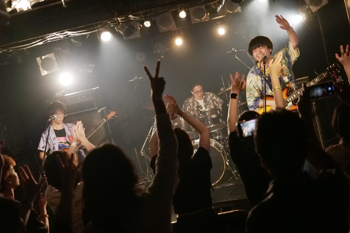 遅ればせながら、ANTENNA SHOP2024ありがとうございました！
たくさんの人と盛り上がれて楽しい一日になりました！またライブハウスでお会いしましょう💪

1.17時30分の朝日
2.ワクワクハードオフ
3.さびしんぼう
4.赤点とっちゃった
5.マジックアワー

Photo by <a href="/jf9pce_rx7/">あんふぃに</a>