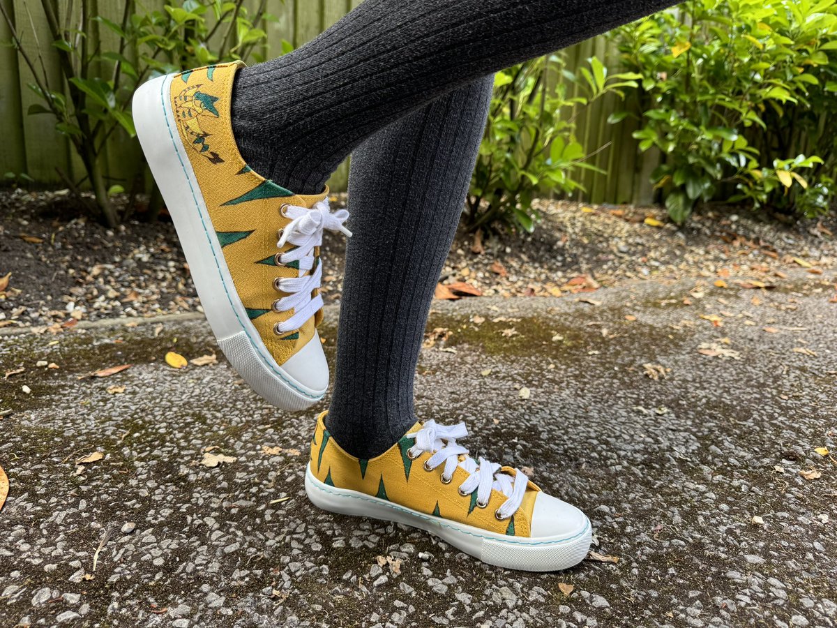 TombieFox tweet media