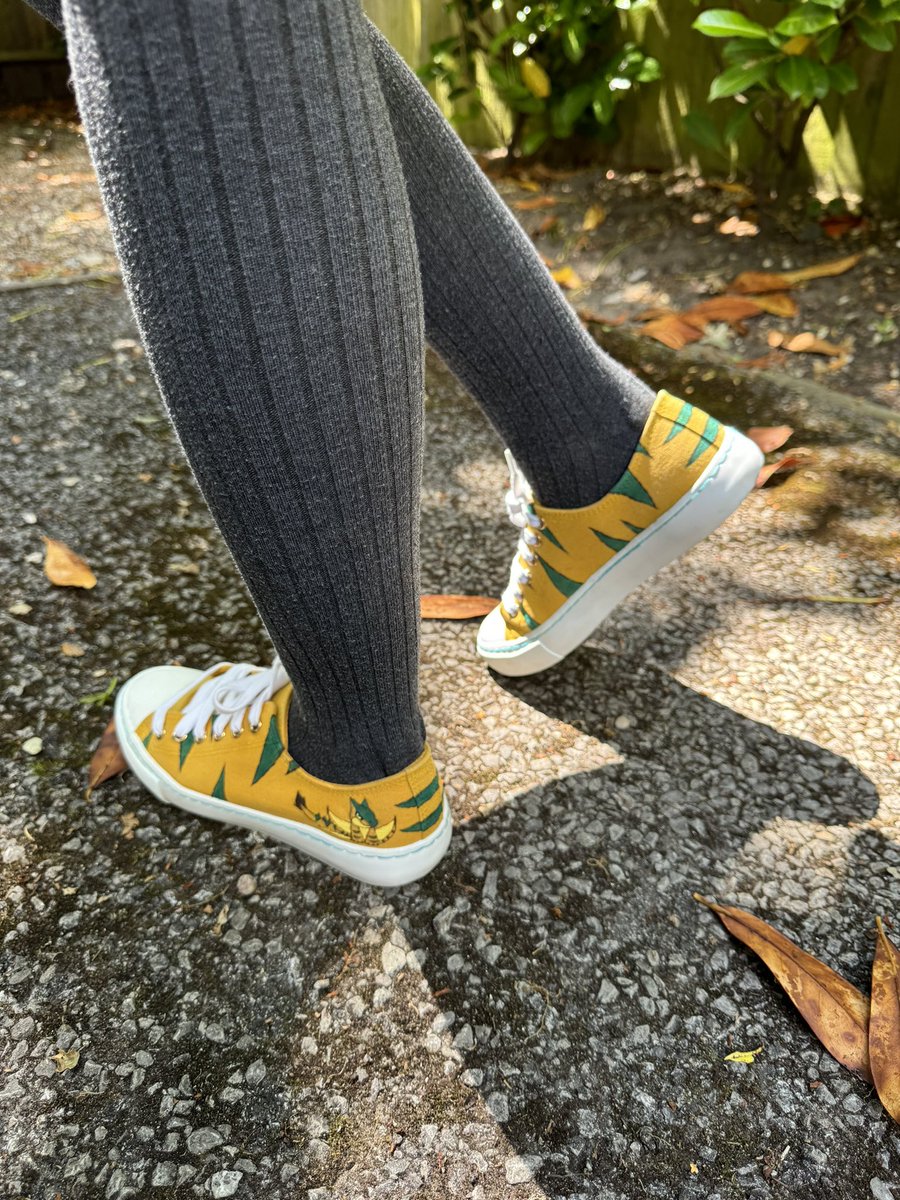 TombieFox tweet media