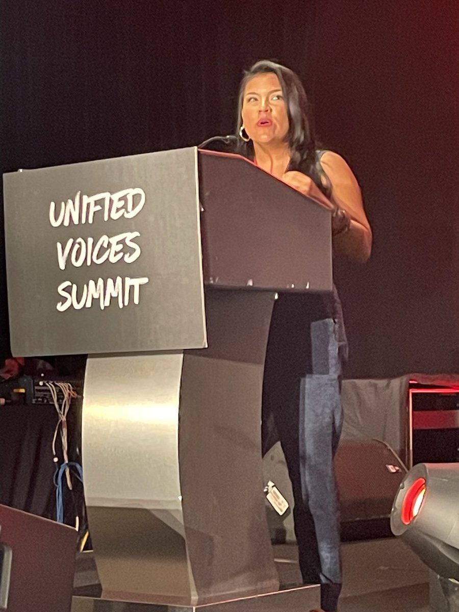 Thrilled to be part of the Unified Voices Summit in Orlando, where community strength and advocacy shine bright. This was about empowering each other to know our rights and forge a path toward a brighter future. #CommunityEmpowerment #fREADom #teachers #librarians #vote