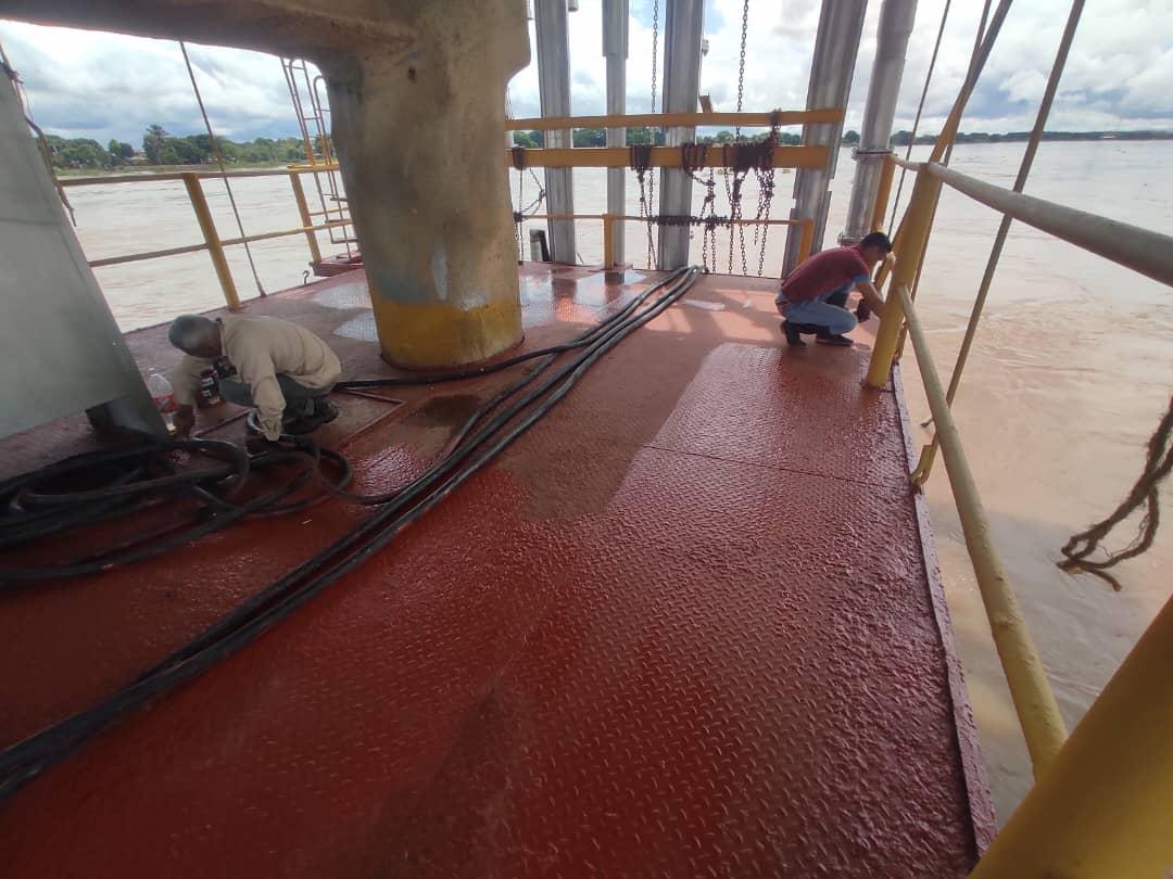 hidrollanos1's tweet photo. #Enteráte 🔵 | Nuestra fuerza trabajadora de @Hidrollanos1 realizó mantenimiento civil en la plataforma inferior de la captación del puente María Nieves, ubicada en el municipio San Fernando, sobre el río Apure.

#CrecimientoProductivo https://t.co/eYvNFc6ukZ