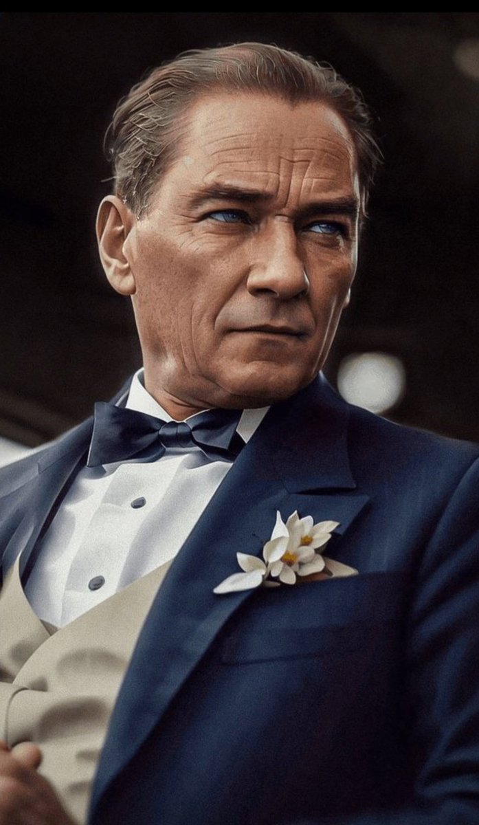 Dün seni sevdim.
Bugün de seviyorum.
Öbür gün borcum olsun yaşarsam,
Söz yine seni seveceğim.