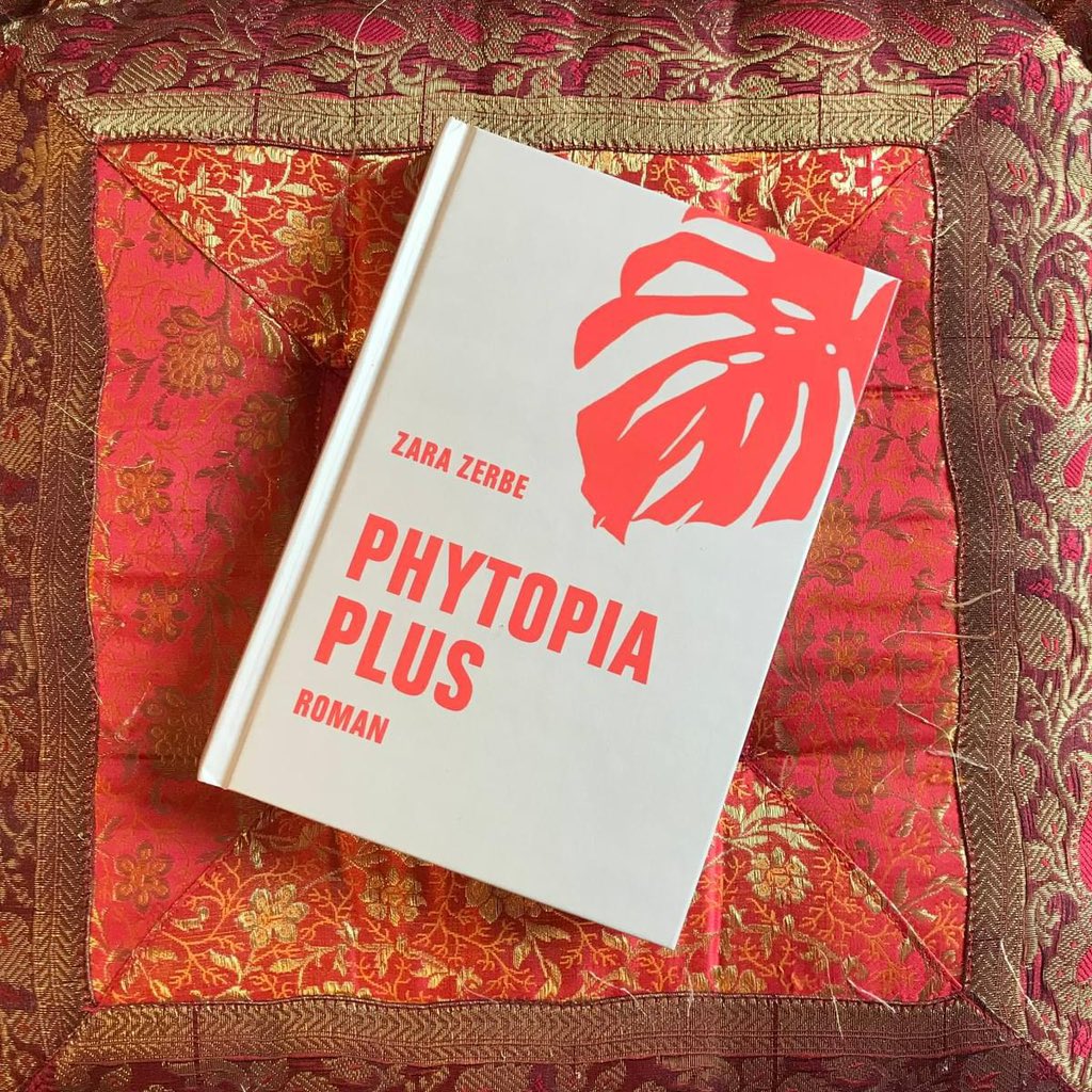 verbrecherei's tweet photo. Hurra! Zara Zerbe erhält den mit 4.000 Euro dotierten Phantastikpreis der Stadt Wetzlar für ihren Roman „Phytopia Plus“.
Wir gratulieren!
Mehr: https://t.co/QpAbVrHFVF
Zum Roman: https://t.co/hGIY6Tv4aD
#verbrecherei #verbrecherverlag #phytopiaplus #zarazerbe https://t.co/AbKKmDuUVs
