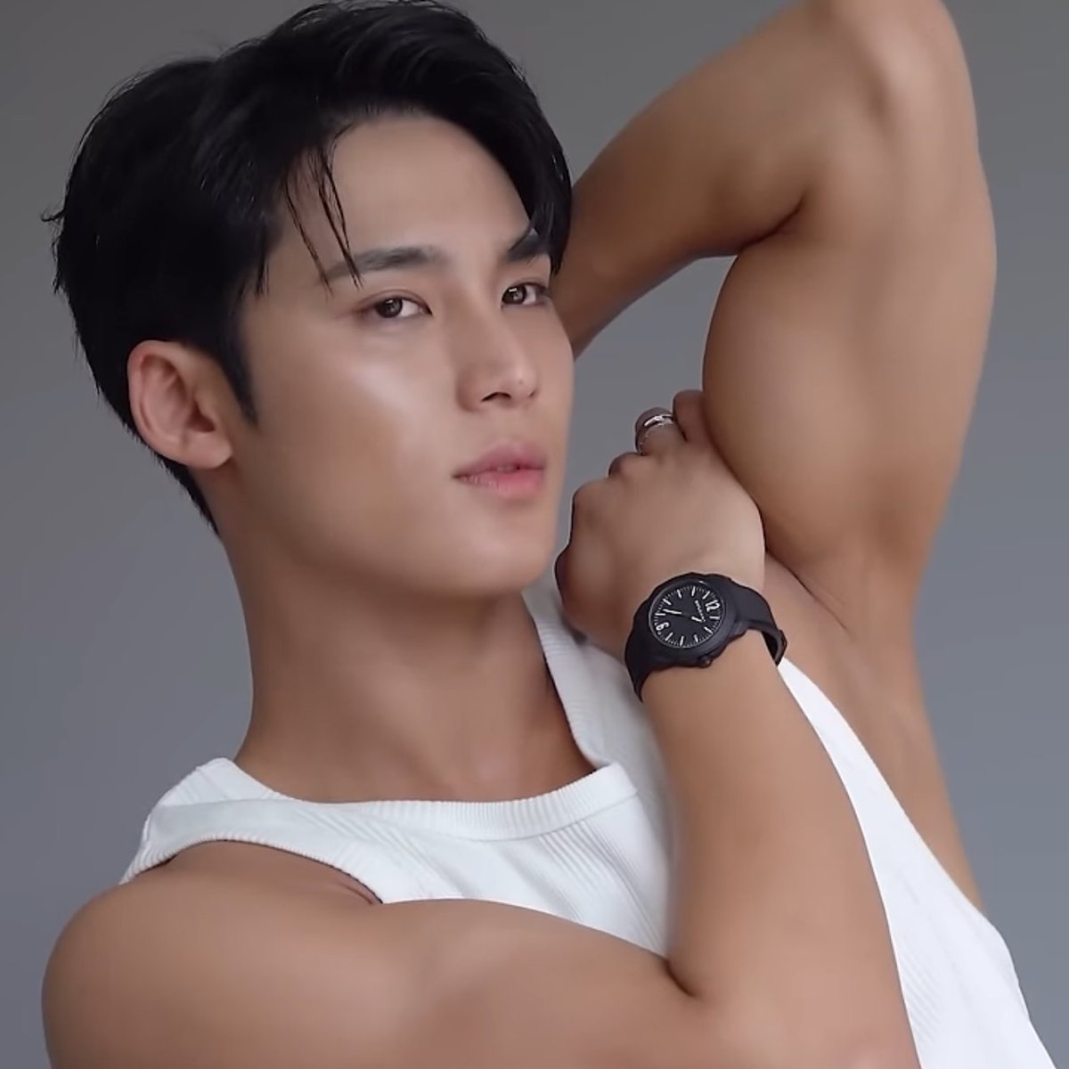 PopBase's tweet photo. Mingyu of SEVENTEEN looks mirific for Bvlgari. https://t.co/QG9s9ELVup