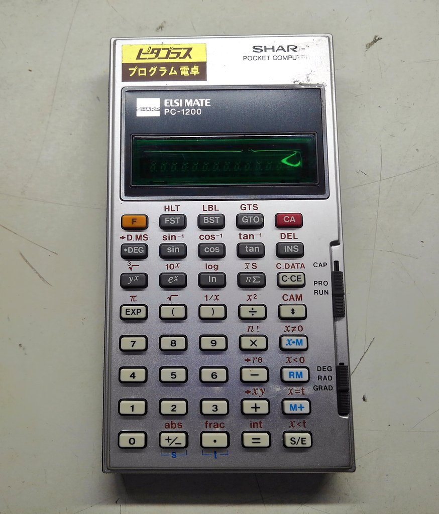 toshitada1973's tweet photo. PC-1200だよ。ポケットコンピュータと書いてあるけど、すごい関数電卓っていう印象だね。ピタゴラス。#PC1200 https://t.co/HwWcvHWgAv