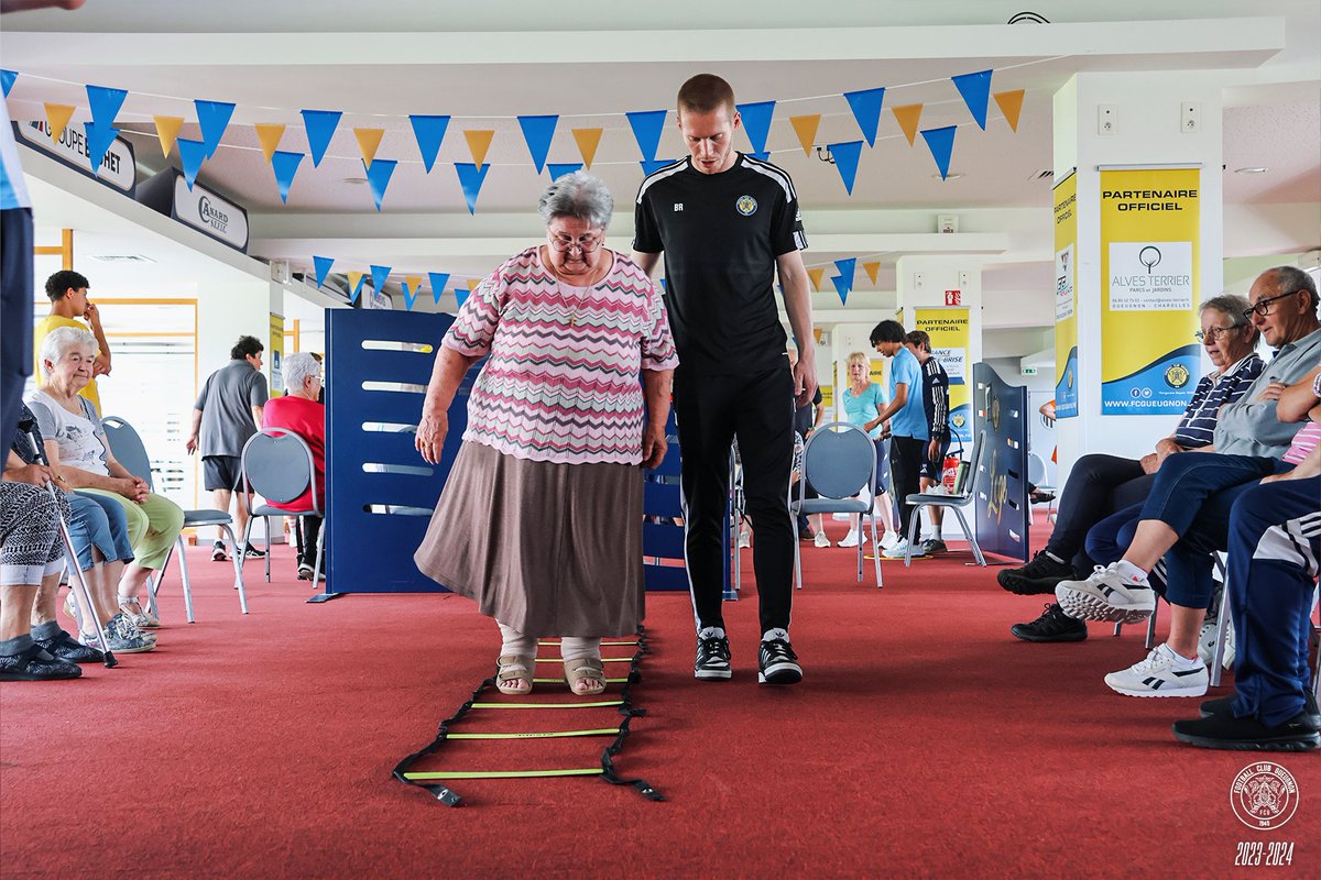 VESTIAIRES DIRIGEANTS N°7⃣1⃣
En collaboration avec <a href="/Decathlon/">Decathlon</a> 🤝
✔️ Dresser l'audit du matériel
✔️ Le statut d'auto-entrepreneur de l'entraîneur
✔️ <a href="/FCGueugnon_Off/">FC Gueugnon</a> veille au bien-être des séniors
✔️ Les bonnes manières de l'été
Excellente lecture ! 🧐
➡️ urlz.fr/rfSt