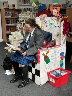 DeaneryLanguage's tweet image. Lots of Languages classes have enjoyed visiting the school library this week to read and enjoy short stories in French and Spanish 📚🇪🇸🇫🇷 @deaneryhigh