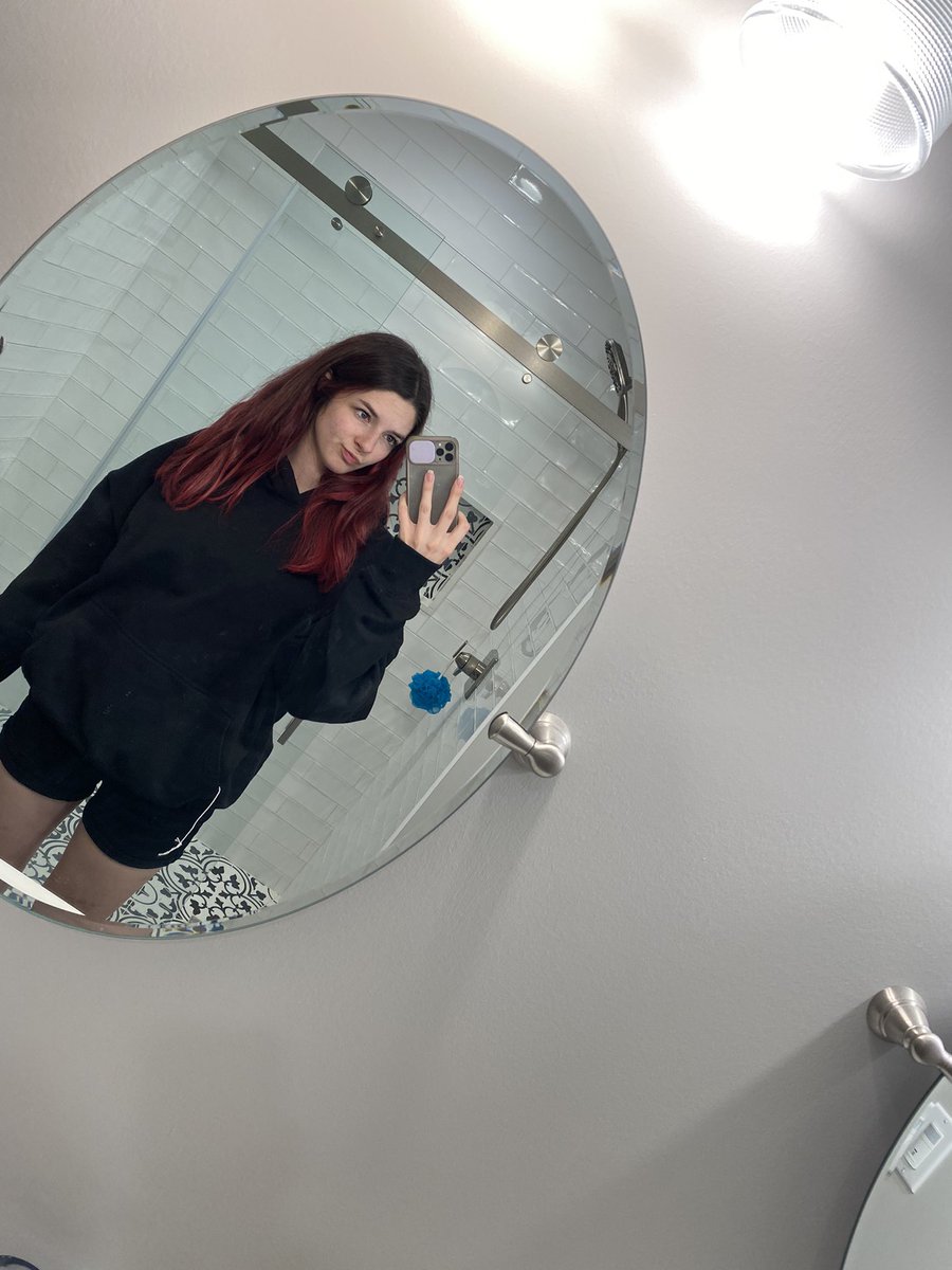 EllaBloom tweet media