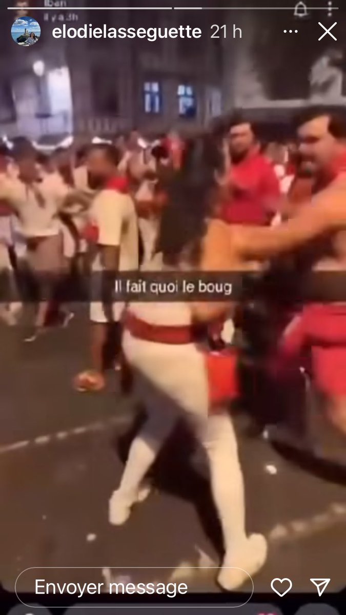 stanstfoy's tweet photo. Images floues mais si cet enculé vous dit un truc merci de le signaler à @assoboc ou @PoliceNationale il a frappé une jeune fille aux #fetesdebayonne24 et l’a blessée https://t.co/i7milPJ25H