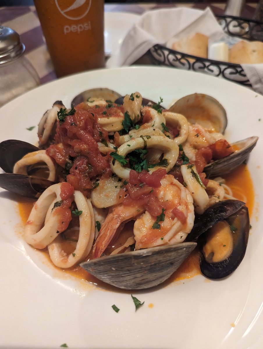 PastaNJ's tweet photo. Seafood Marechiara An array of shrimp, mussels, calamari, and clams sautéed in a light white wine plum tomato sauce served over capellini #pastaNJ #Italiancuisine #seafood #BYOB #Delivery #ItalianFood #pizzaNJ #LindenNJ #PizzaLoversNJ #NJ #Linden #UnionCountyNJ #pasta #authentic https://t.co/36B9v2Sonz
