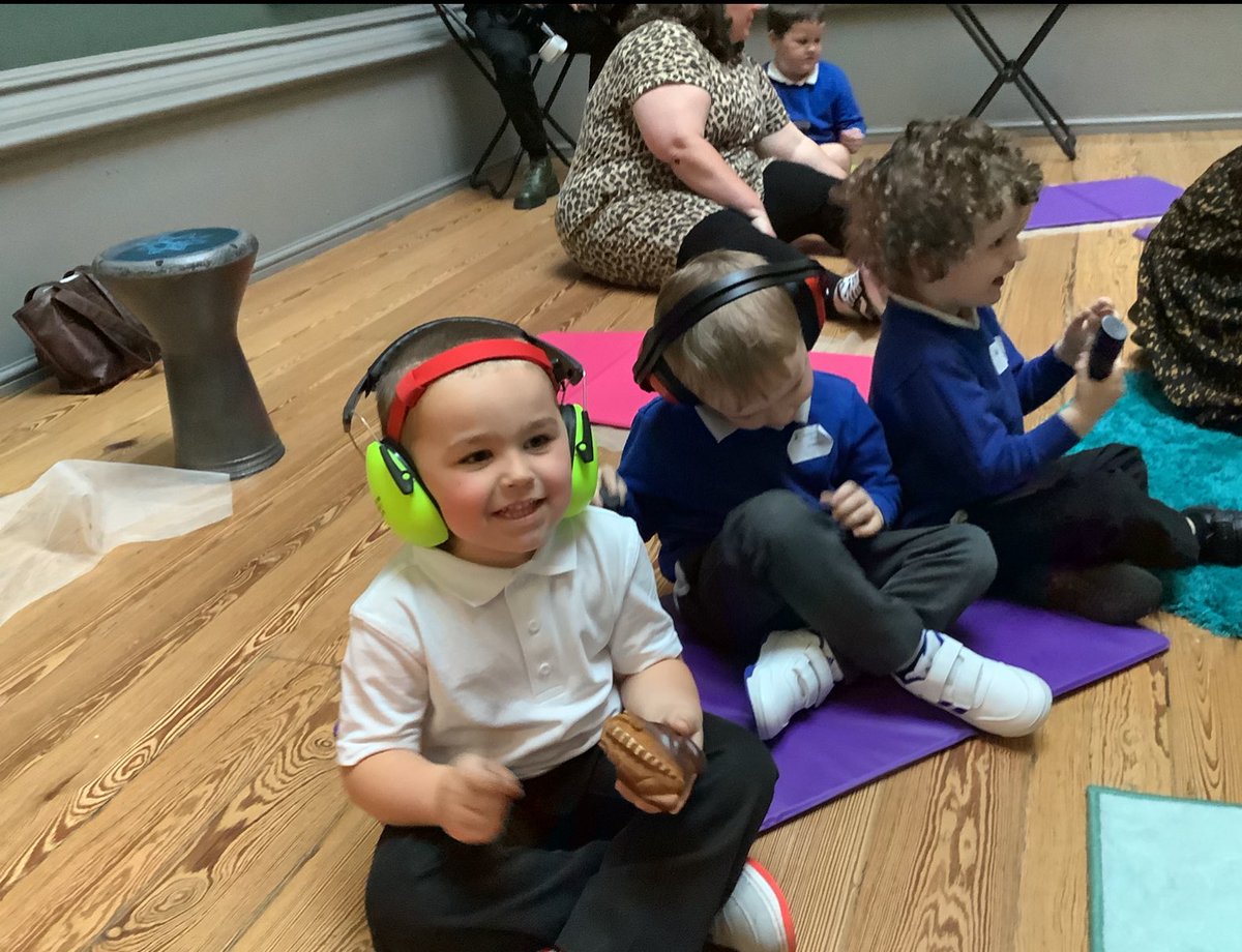 RPS_Acorns's tweet photo. On Friday, Acorns had a wonderful time exploring the galleries and creating their own masterpieces to take home. Thank you so much to our friends @walkergallery @NML_Muse for the best day. 🎨 @Riverside_Pri https://t.co/lcWR77uvZv