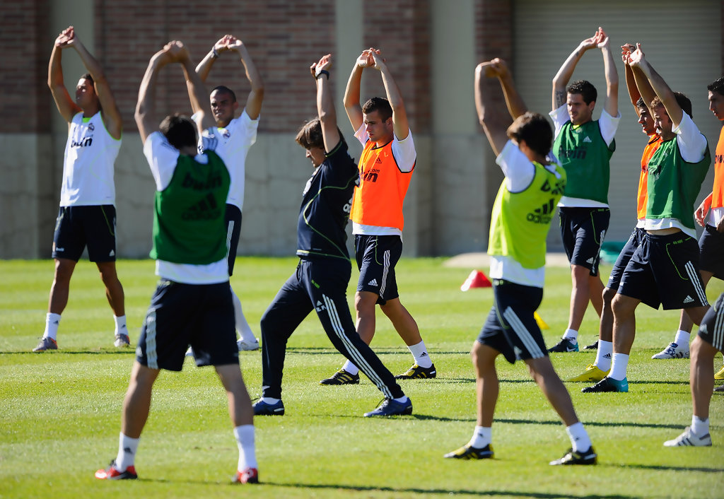 Our LSL Sat and Sun teams return to preseason training tomorrow evening, Tuesday July 16th at 7pm in our grounds at Baskin Lane.
New, existing and former players all welcome to join in.
Please contact Eddie @ 086-2723536 if you want further information