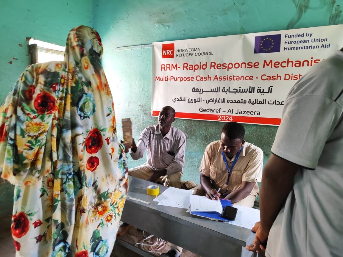 NRC_EAY's tweet photo. #CashWorks: It helps people cover their most urgent needs. In #Sudan, 95% of families we helped with cash improved food consumption.
We just helped IDPs from Al Jazira, thanks to @ECHO_CESAfrica & @eu_echo. More will help us stop the spread of starvation.
https://t.co/aiuEpe5aBS https://t.co/KMiYWnbwNm