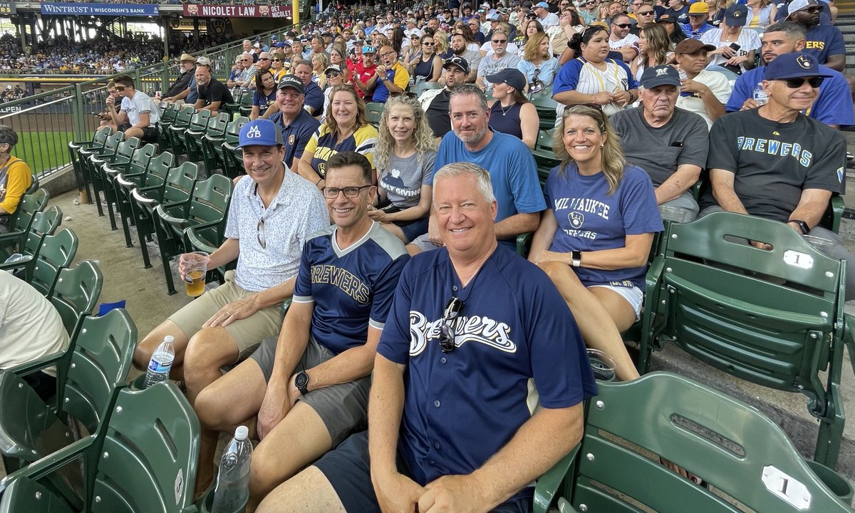SimplyLocalBank's tweet photo. Thank you to all of our friends for coming out to our annual Brewer outing! We had a blast! #SimplyLocal #ThisIsMyCrew #MilwaukeeBrewers https://t.co/hqugTkCf3W