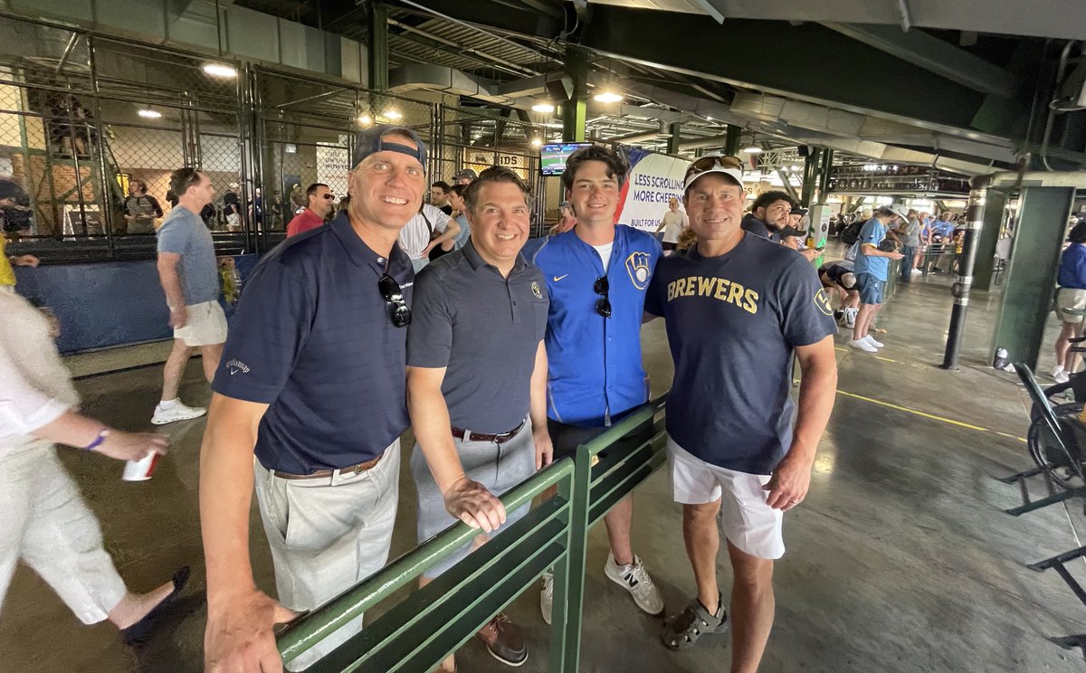 SimplyLocalBank's tweet photo. Thank you to all of our friends for coming out to our annual Brewer outing! We had a blast! #SimplyLocal #ThisIsMyCrew #MilwaukeeBrewers https://t.co/hqugTkCf3W