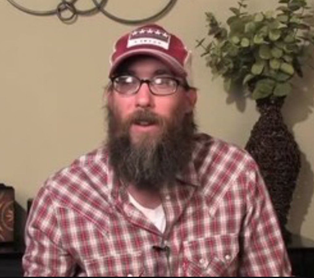 vnstnsn's tweet photo. Saw this out of the corner of my eye and thought it was a shirt with @crowdermusic on it. And on closer inspection, it is! https://t.co/u7EllDg0U3