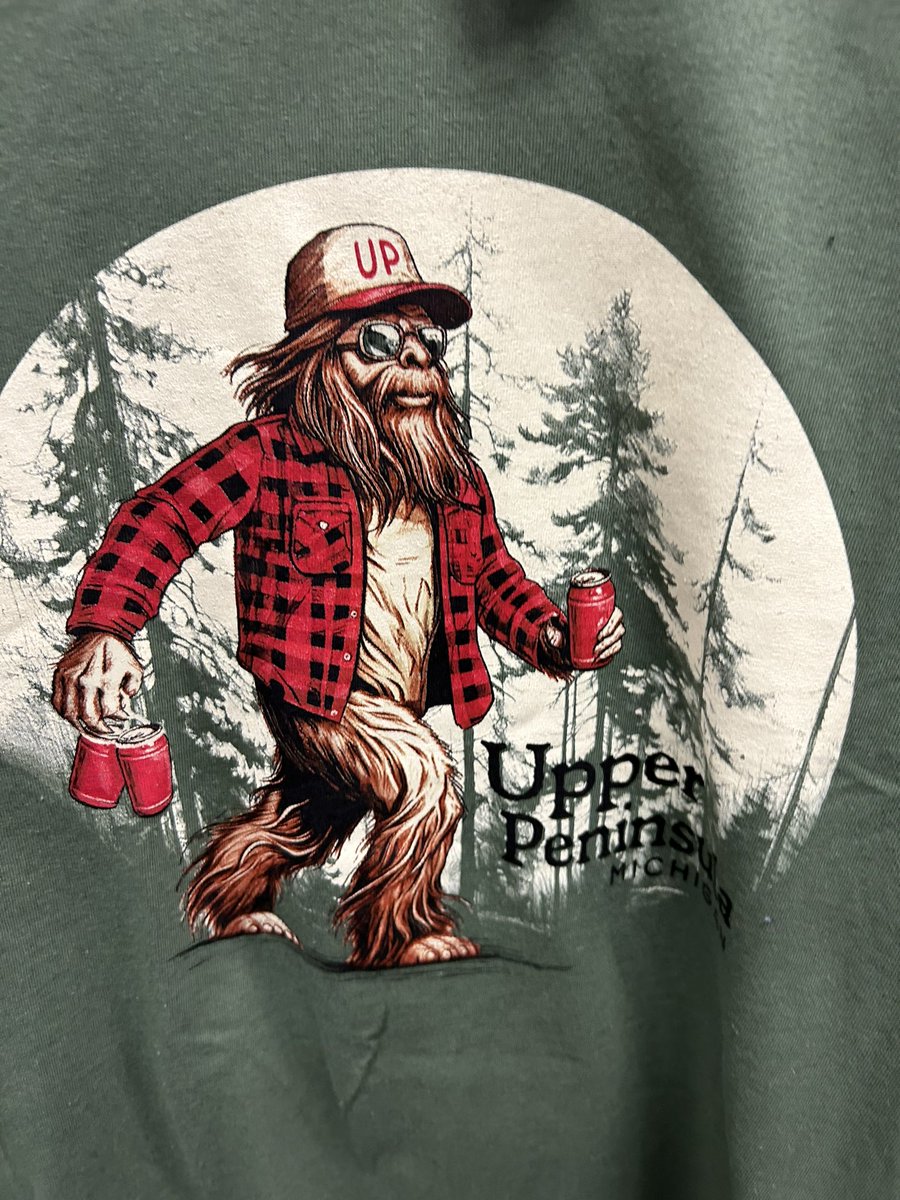 vnstnsn's tweet photo. Saw this out of the corner of my eye and thought it was a shirt with @crowdermusic on it. And on closer inspection, it is! https://t.co/u7EllDg0U3
