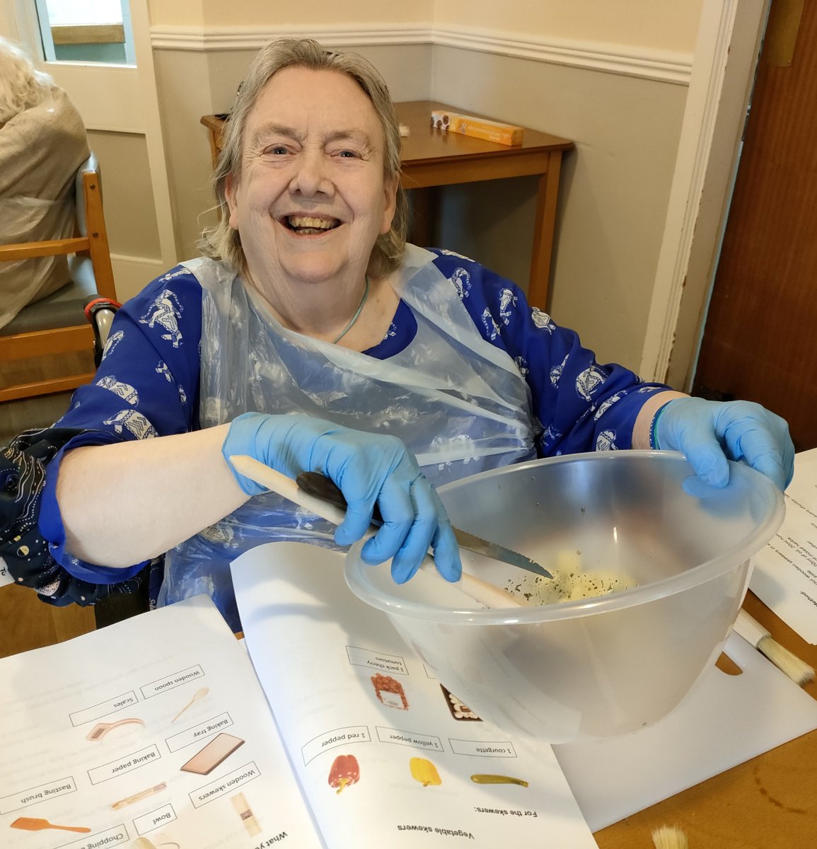 Hazelgrove Court residents &amp; Tara and James from Skills for People enjoyed a healthy eating workshop and made veggie kebabs. De-li-cious!
Click here for the full story tinyurl.com/zpsru3yc
hillcare.net #YoureInCaringHands