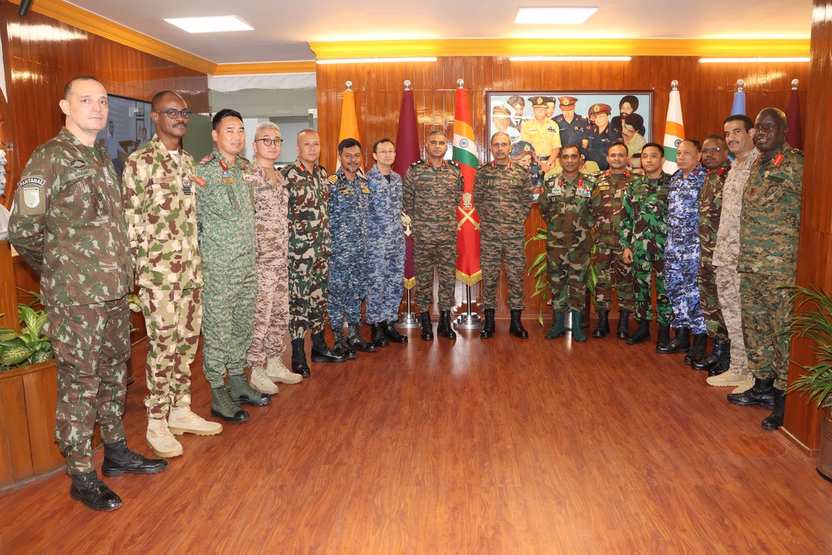 HQ_IDS_India's tweet photo. An incisive talk on Operational Perspective along #NorthernBorders with specific focus on #EasternTheatre was delivered by Lt Gen RC Tiwari, GOC-in-C Eastern Command at #CDM_IDS to the #FutureLeaders of #IndianArmedForces. 
The Army Commander elucidated the historical interpretations, current dynamics and future prospects of the peculiarities of the Eastern Theatre. He also interacted with the participants from #Friendly_Foreign_Countries. 

#Jointness

@DefenceMinIndia
@SethSanjayMP 
@giridhararamane