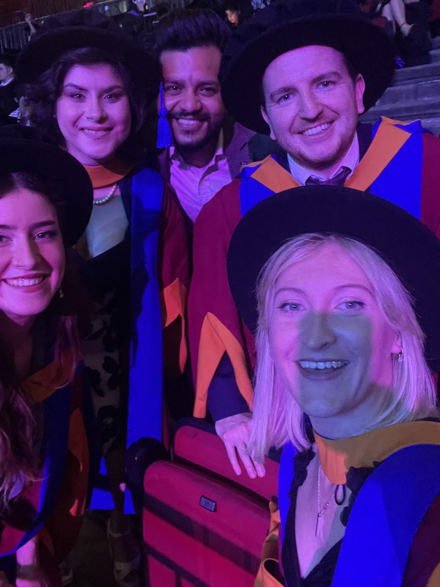 ScienceySheree's tweet photo. Biomedical Sciences PhD graduates selfie 2024 #leedsbeckettgrads https://t.co/kMlR2oASOj