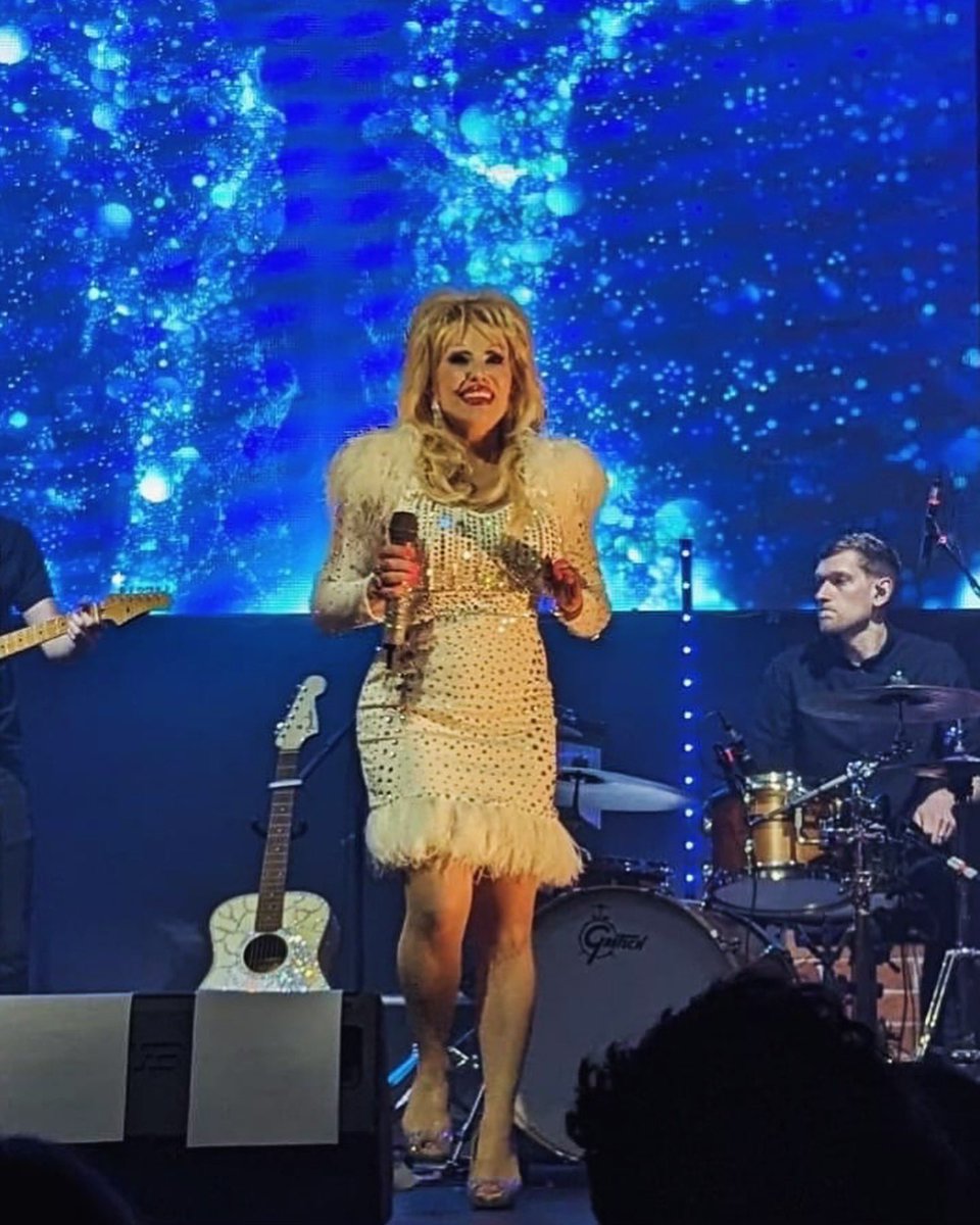 TheDollyShow's tweet photo. Follow my #Instagram account here for all things #TheDollyShow 
Coming to a theatre near you soon! 🙌🏻🙌🏻🙌🏻
#dollyparton #dollypartonfans #dolly https://t.co/67v2LtASW8