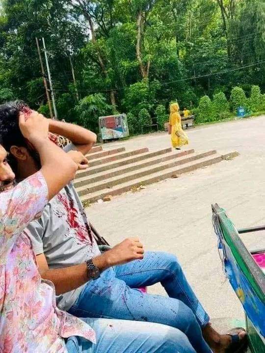 shohanikhan's tweet photo. #DhakaUniversity is bleeding 

@AlJazeera @BBCBreaking @BBCWorld @BBCNews @BBCPolitics @AlJazeeraWorld @CNN @cnnbrk @cnni @CNNPolitics https://t.co/VlJajMaJFD