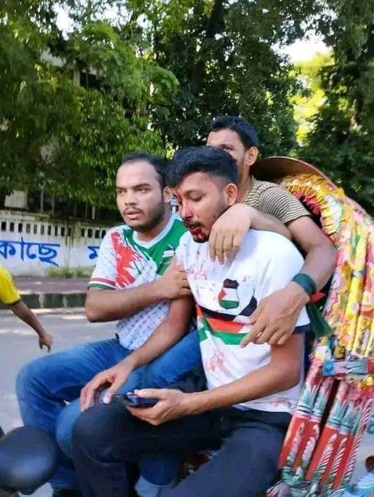 shohanikhan's tweet photo. This is what is happening right now with students of Bangladesh. #Dhaka #DhakaUniversity 
@AlJazeera @BBCBreaking @BBCWorld @BBCNews @BBCPolitics @AlJazeeraWorld @CNN @cnnbrk @cnni @CNNPolitics https://t.co/D4zTzt8skF