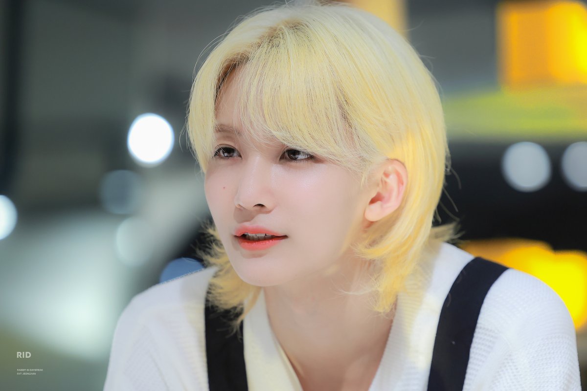 Rabbit_Daybreak's tweet photo. 이 알바생 정규직으로...  

240715 Cafe di Hani 
#토끼천사정한 #겸딩이정한이 #정한 #세븐틴 

🔗 https://t.co/uyM1z5qWrB https://t.co/wt1KdyBV0r