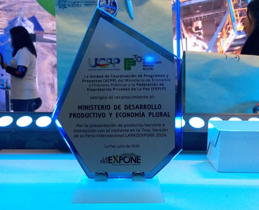 Sedem_Bolivia's tweet photo. ¡Gracias #LaPaz!

El #SEDEM y sus empresas públicas productivas #ECEBOL, #CARTONBOL, #ENVIBOL, #IBAE, #IBQ, #EEPAF y #SUBSIDIO, agradecemos el cariño de las familias paceñas que visitaron nuestro stand en la Feria Internacional "La Paz Expone", https://t.co/sxT7YR5bUs