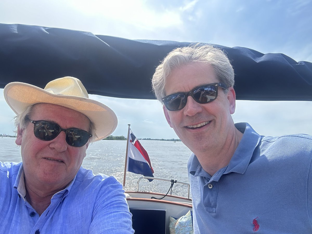 JaapSmitCdK's tweet photo. De gaande en de komende man…. @zuid_holland @WouterKolff. We noemen dit een ‘warme overdracht’! https://t.co/WBSdLm3Sad