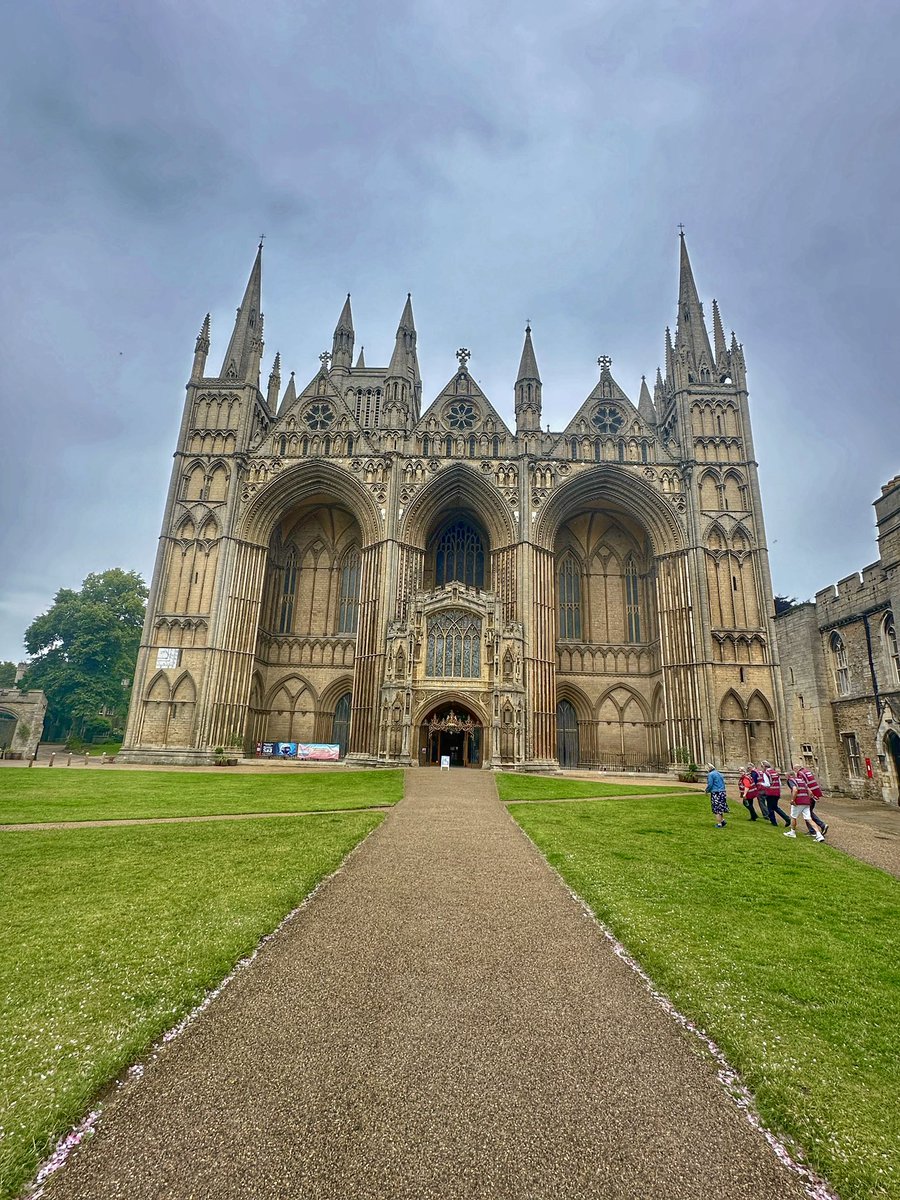 TobyWoody's tweet photo. …. and it wouldn’t be a trip to Peterborough centre without taking a photograph of the west front of Peterborough Cathedral… but hang on what’s this! Crikey!!! Old Scarlett would be digging then turning in his own grave #MonstersOfTheDeep @pborocathedral https://t.co/IWOFmVDfmO