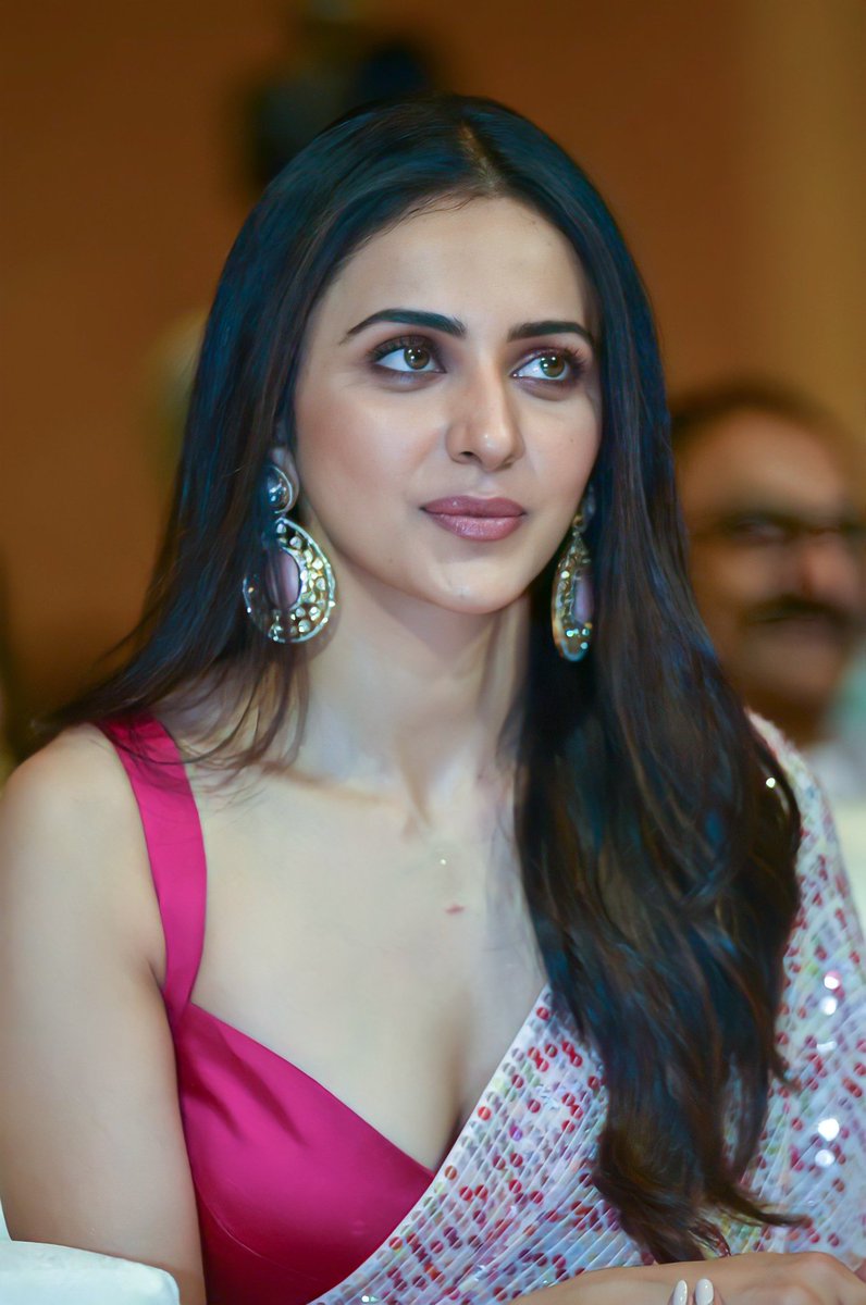 Eshita_1's tweet image. Breaking News: Telangana Anti Narcotics Bureau has arrested Amanpreet Singh, brother of actress Rakulpreet Singh, following a raid on a flat. #RakulPreetSingh #AmanPreetSingh #Telangana #SuhanaKhan #NitaAmbani