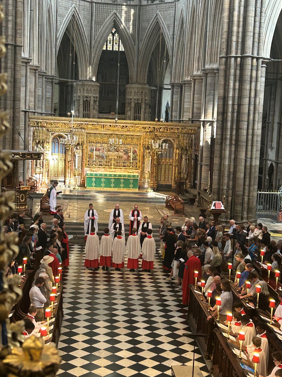 WAbbeyChoir's tweet photo. We all wish our Form 5 choristers a very fond farewell. Thank you for everything, good luck and come and visit us soon! #choristers https://t.co/eJRg88B9ZI