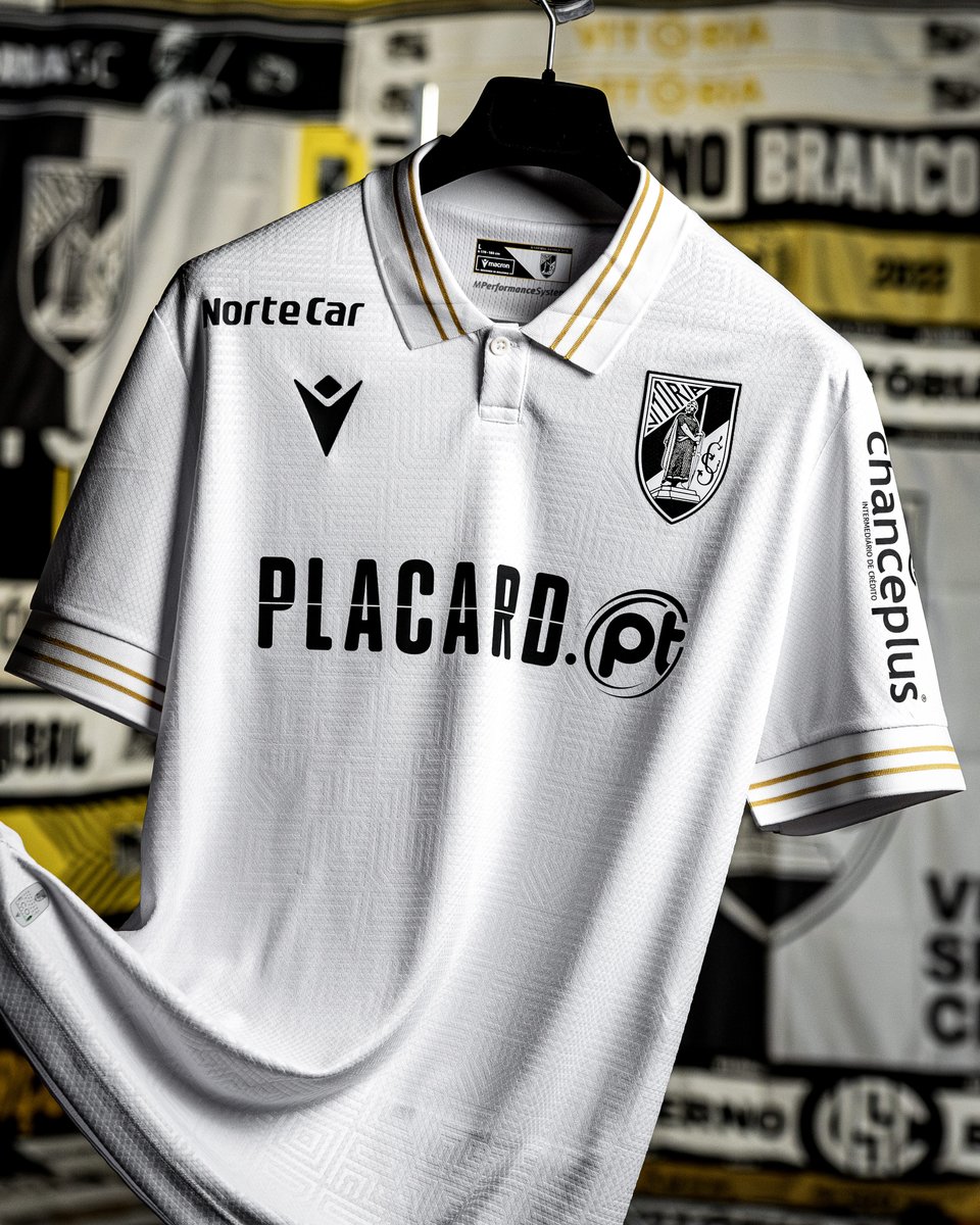 VitoriaSC1922's tweet photo. White &amp; Gold ⚜️

#EspíritoDeVitória https://t.co/b2bhP8KUGi