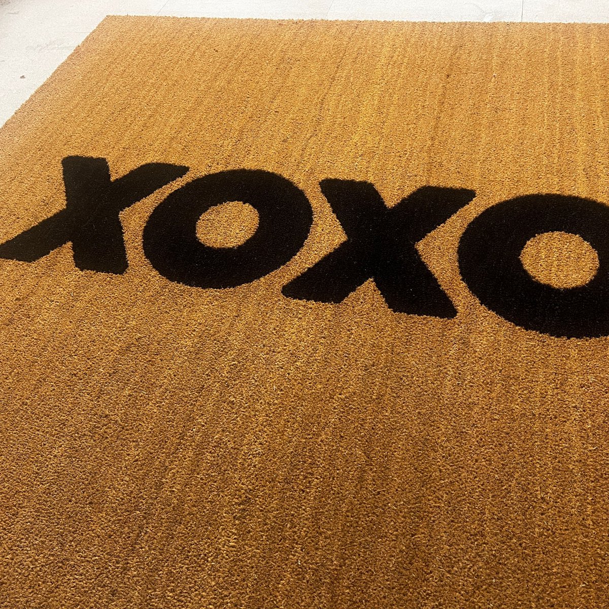 Another day, another coir logo mat, done by our workshop to create the perfect matting for your brand

Using a Natural background and Black Coir logo makes a bold effect that really makes the logo stand out 😇

#coirlogo #logomats #madeinhouse #makeanentrance