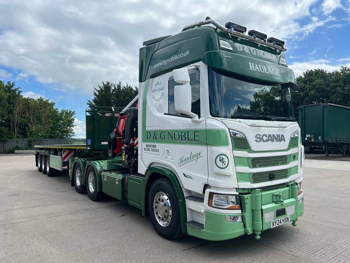 TruckEast's tweet image. A lovely new Scania takes the spotlight this week 🚛
We can see the incredible Fassi crane on the back which is great to move machinery!
We absolutely love the traditional green colour which has been their company colour for many years 💚

#Scania #TruckEast #fassi #truck