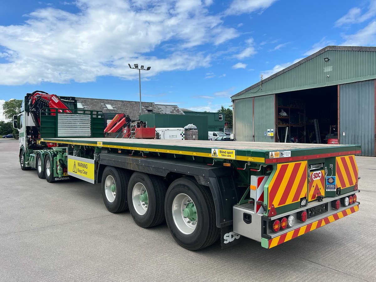TruckEast's tweet image. A lovely new Scania takes the spotlight this week 🚛
We can see the incredible Fassi crane on the back which is great to move machinery!
We absolutely love the traditional green colour which has been their company colour for many years 💚

#Scania #TruckEast #fassi #truck