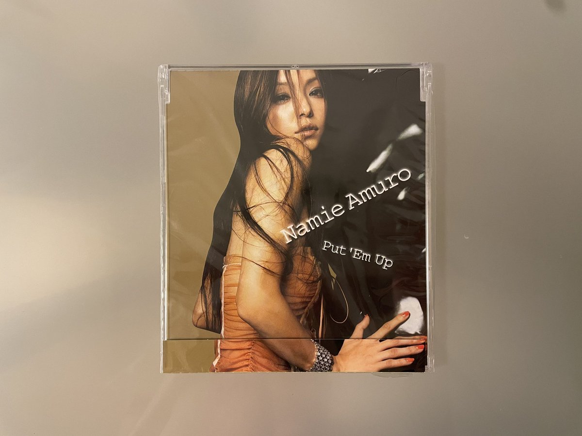 hanimage58's tweet image. 今日7月16日は安室奈美恵ちゃんの「Put 'Em Up」が発売されて21周年です。ダラス・オースティンプロデュース作品です。SUITE CHICの活動を経て、更に進化した安室ちゃんが攻めに攻めた楽曲です。イントロから鳥肌が立つ程に格好良い仕上がりです。カラオケの難易度が高いです。
#安室奈美恵
#PutEmUp