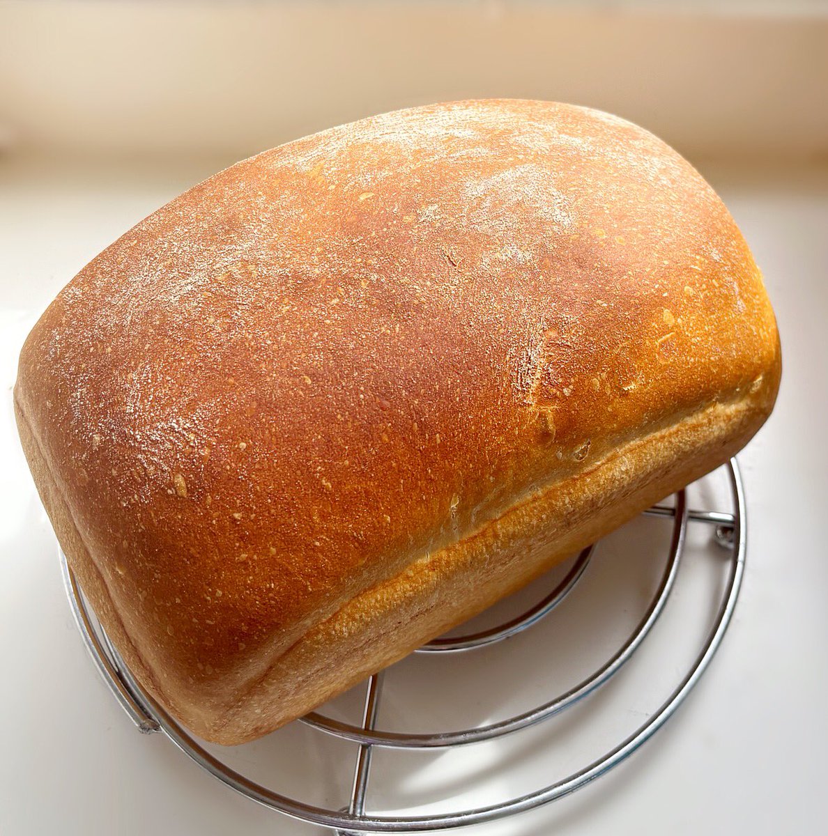 sammiefeasting's tweet image. I’ve made a couple of these loaves recently, they’re bigger &amp;amp; softer than my Farmhouse White Loaf. Great for sandwiches &amp;amp; those who aren’t fans of crusty loaves. Most importantly I still use organic British flour, I’ll get the recipe on the blog soon. 
#MondayMotivaton #realbread