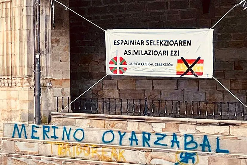 eltivipata's tweet photo. Mientras la izquierda nacional alaba la "multiculturalidad" de la selección española, callan que sus camaradas en el País Vasco tildan a Merino y a Oyarzabal de nazis por jugar con España. Lo repetiré mil veces; no aceptéis ni una sola lección moral de esta basura. https://t.co/Ko8rRgbNsF