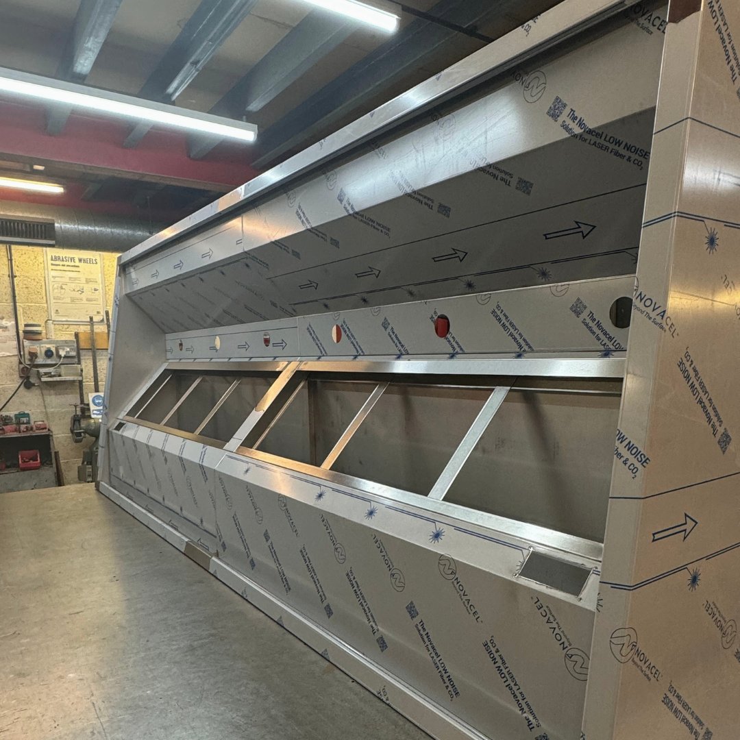 TargetCatering's tweet image. Targets Bespoke extraction canopies, made in our Gloucester factory🎯🔥

ensure a healthy and safe environment for members of staff and customers alike!!👨‍🍳

‼️To  find out more visit us at -  targetcatering.co.uk/commercial-kit…