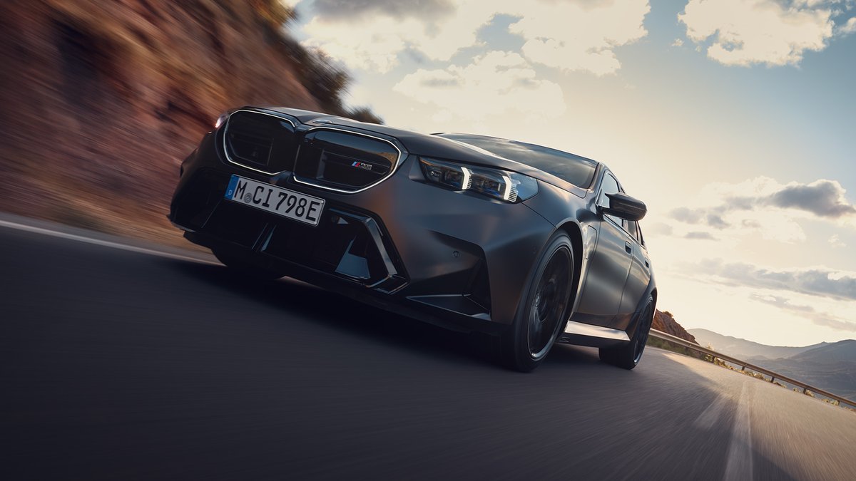 JCMG_BMW's tweet photo. Bold design, powerful spirit, elegant every day driving. 

The M5.  

____
#BMWUK #THEM5 #BMWM #PlugInHybrid #jcmg #johnclarkmotorgroup

UK specification may vary from model shown. https://t.co/J583xjp4Y7