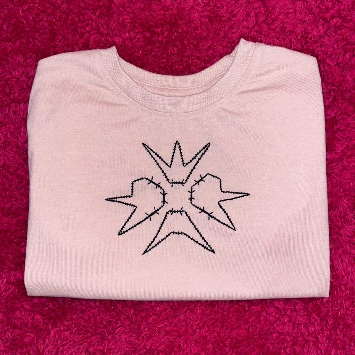 Something a bit different from me 🪡
I made this shirt for when I saw <a href="/Erra_Band/">ERRA</a> last month and wanted to share the outcome! Not bad for someone who’s never stitched anything before 😂
(Yes it’s meant to be barbed wire)