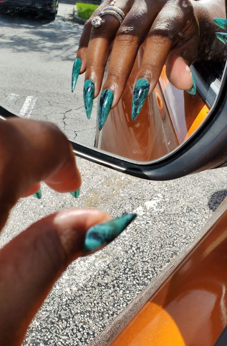 HendrixMonae's tweet photo. None of my nailfies have topped this picture so far! #Monaenails
I need to get back to my signature pose https://t.co/SxJR7IjIre