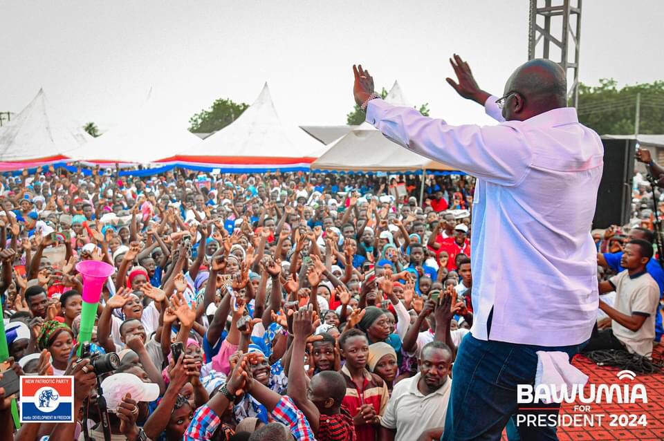 kwabeng_daniel's tweet photo. Efo @JDMahama come and see what @MBawumia is doing in your so called stronghold‼️😂🤣

And you're still keeping that shameless boy @SammyGyamfi_ as your Communication Officer. Bawumia all the way.🐘🇫🇷✅
#BreakingThe 8️⃣🐘🐘🇫🇷
#NorthernVoltaOti4Bawumia 
#BawumiaTours
#ItIsPossible https://t.co/wlPZJPAkOK