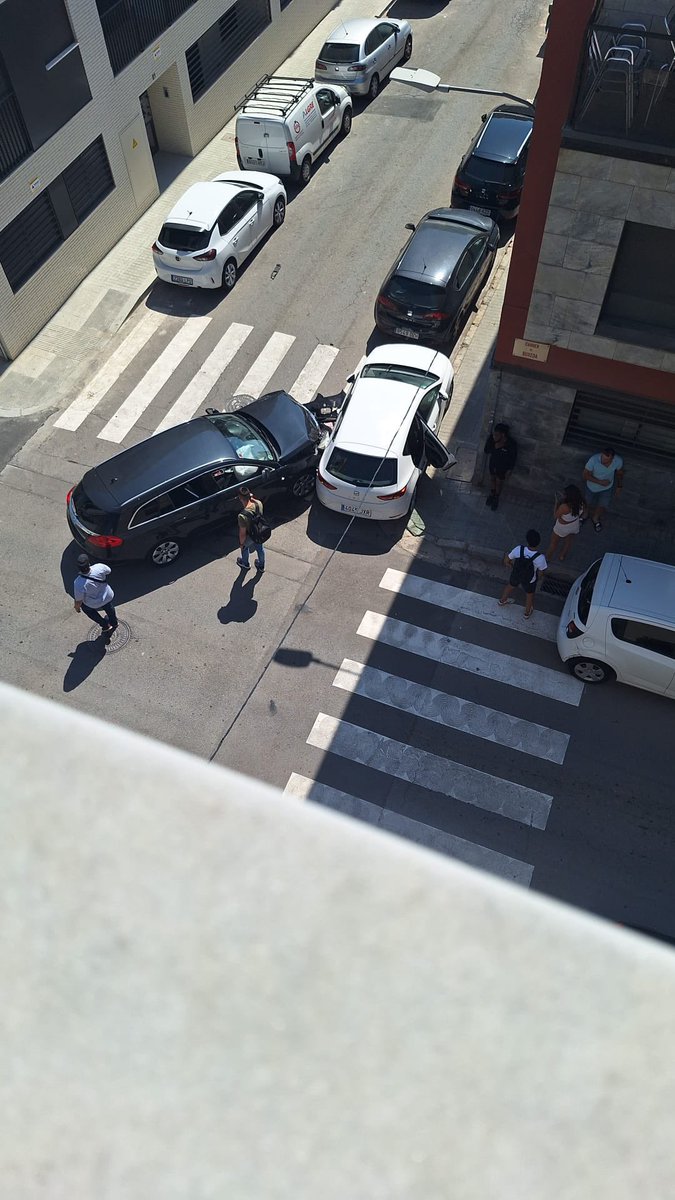 MBusquetsM's tweet photo. Sou conscients a l’ajuntament @Aj_Sabadell ( ho he avisat molts cops) que és un perill la cruïlla Tetuan/Buxeda?. Fins quan? Espereu morts? @Aj_Sabadell @DiariDeSabadell @iSabadellcat @RadioSabadell https://t.co/d0j3VIrKX0