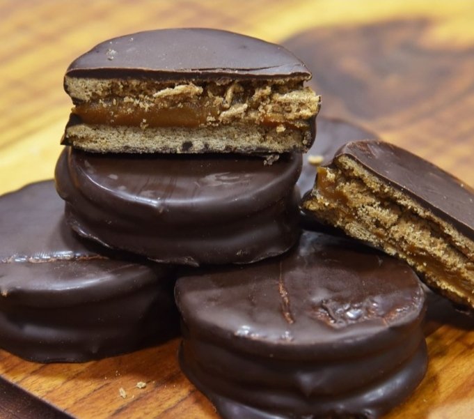 nacidenoche's tweet photo. Mi humilde trabajo, como todos rebuscandome, no haciendo negocios, las tengo al mayor y detal, Alfajores de Arequipe, Maní, y Nutella, para el area de #Caracas un RT a ver si vendo algo hoy te multiplicaria el bien, Dios los bendiga y hasta el final. https://t.co/B0sYzHD39M