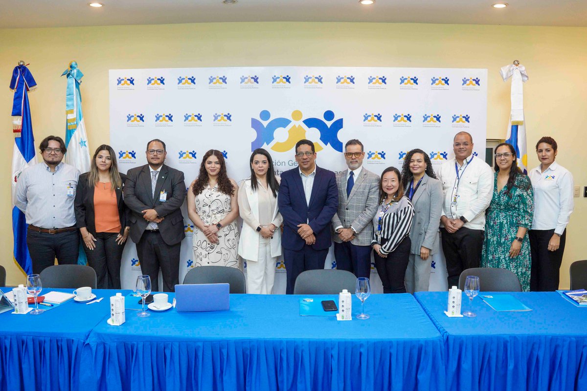 ComprasRD's tweet photo. Recibimos la visita de representantes de la Oficina Normativa de Contratación y Adquisiciones del Estado de Honduras (@oncaehonduras), con quienes estaremos compartiendo buenas experiencias en materia de compras públicas.

#Honduras #RepúblicaDominicana #ComprasYContrataciones https://t.co/7Hf9N8YLzf