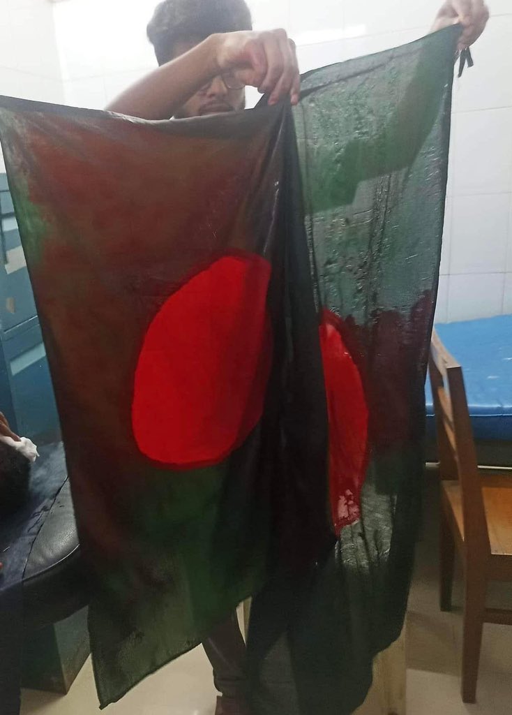 Jannatu17293087's tweet photo. Horrific scenes from Dhaka University students. Protestors attacked mercilessly by the Bangladesh Chatra League. Justice: justice for their cause, justice for what has been inflicted on them.
Shame! Shame! Shame!
#Bangladesh #QuotaReforms https://t.co/yzZR2Pvrxz