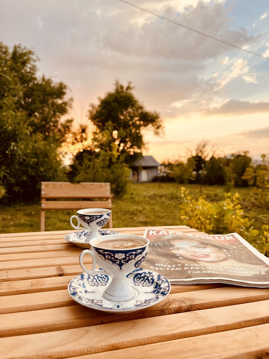 sosyalci_biri's tweet image. Şöyle bir an yaşandı. Gün batımı, kahve ve dostla içilen bir kahve 🧡 #kafkaokur